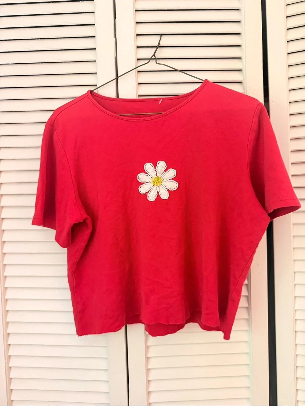 Red Daisy Patch Crop Tee - Women Tops